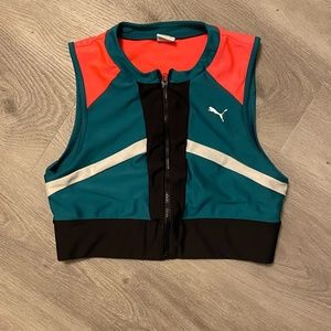 SOLD- PUMA zip up sports bra/crop top size small